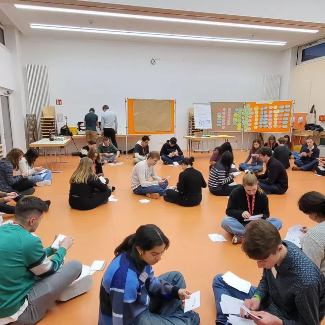 Scholarship holders working in teams